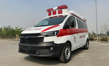 Ford transit cứu thương nhập khẩu 2025